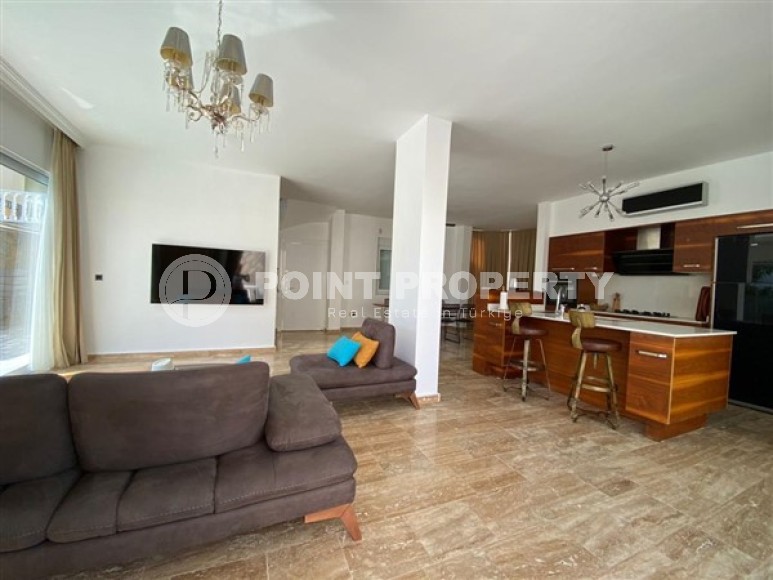 Well-maintained villa with three bedrooms, a fenced area with a garden and a swimming pool, in the center of Alanya-id-5097-photo-4