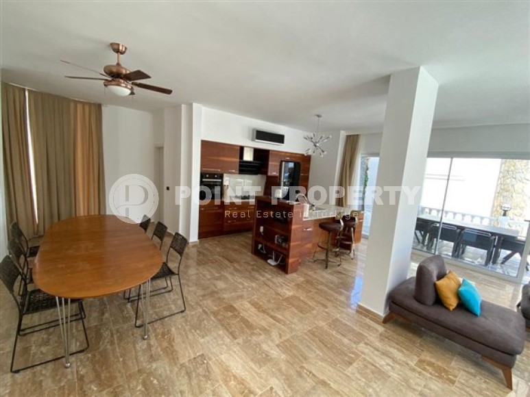 Well-maintained villa with three bedrooms, a fenced area with a garden and a swimming pool, in the center of Alanya-id-5097-photo-5