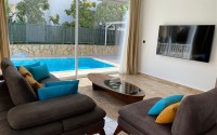 Well-maintained villa with three bedrooms, a fenced area with a garden and a swimming pool, in the center of Alanya-id-5097-photo-6