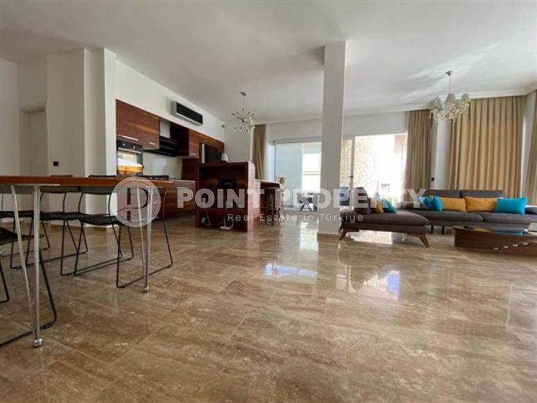 Well-maintained villa with three bedrooms, a fenced area with a garden and a swimming pool, in the center of Alanya-id-5097-photo-7