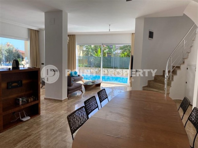 Well-maintained villa with three bedrooms, a fenced area with a garden and a swimming pool, in the center of Alanya-id-5097-photo-8