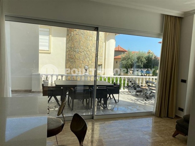 Well-maintained villa with three bedrooms, a fenced area with a garden and a swimming pool, in the center of Alanya-id-5097-photo-9