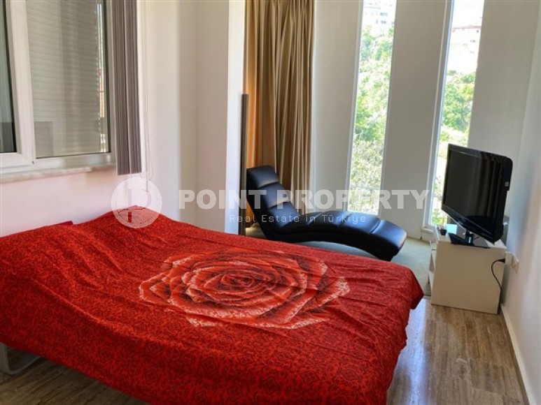 Well-maintained villa with three bedrooms, a fenced area with a garden and a swimming pool, in the center of Alanya-id-5097-photo-12