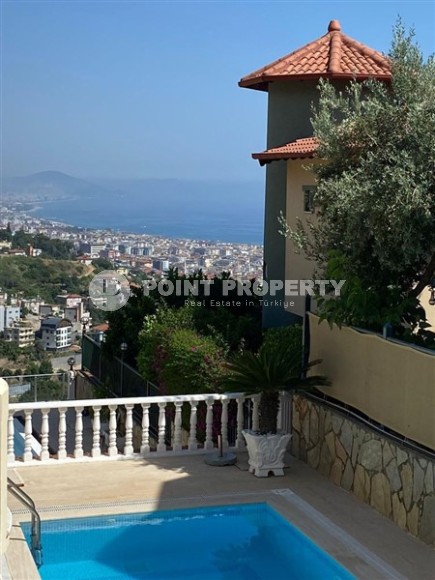 Well-maintained villa with three bedrooms, a fenced area with a garden and a swimming pool, in the center of Alanya-id-5097-photo-19