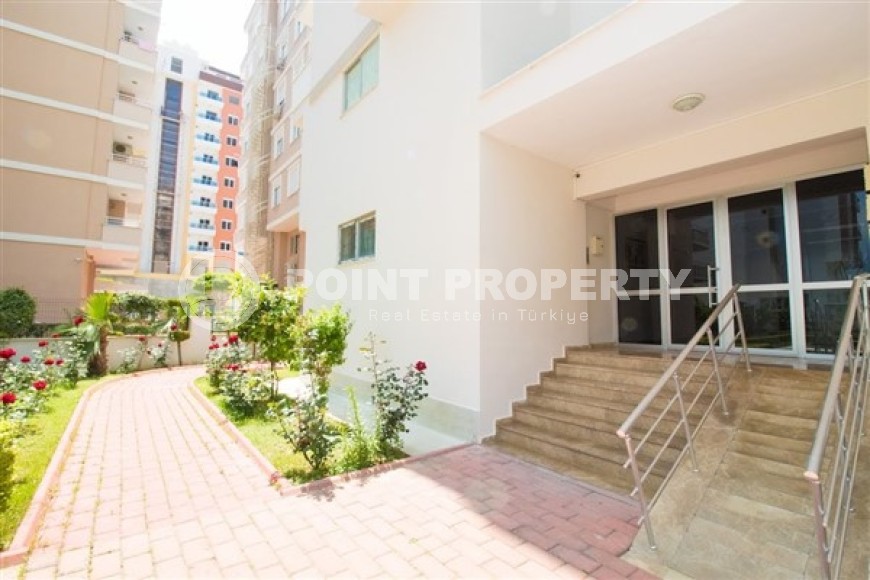 Large furnished apartment 1+1, with a total area of 90 m2, 200 meters from the sea in the center of Mahmutlar-id-5114-photo-8