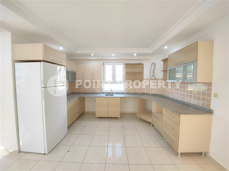 Spacious three-room apartment, 120m², in the western part of Mahmutlar 300m from the Mediterranean Sea-id-1412-photo-3