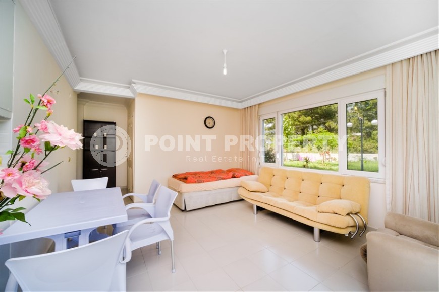 Светлые благоустроенные апартаменты, общей площадью 60 м2, на 1-м этаже с выходом на зеленую лужайку в саду-id-5172-фото-3