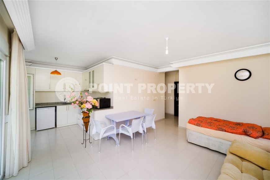 Светлые благоустроенные апартаменты, общей площадью 60 м2, на 1-м этаже с выходом на зеленую лужайку в саду-id-5172-фото-4