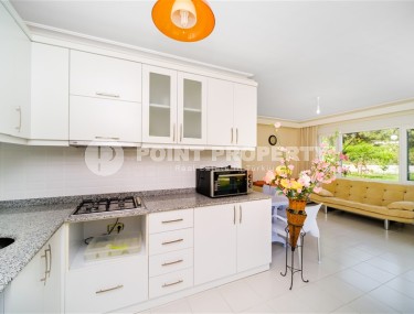 Светлые благоустроенные апартаменты, общей площадью 60 м2, на 1-м этаже с выходом на зеленую лужайку в саду-id-5172-фото-5