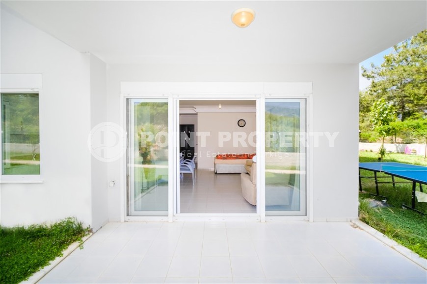 Светлые благоустроенные апартаменты, общей площадью 60 м2, на 1-м этаже с выходом на зеленую лужайку в саду-id-5172-фото-11