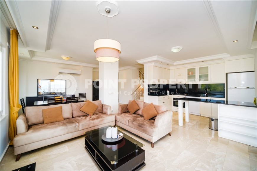 Атмосферная двухуровневая квартира на 4-м этаже с мансардой, с открытой панорамной террасой с видом на Торосские горы-id-5173-фото-3