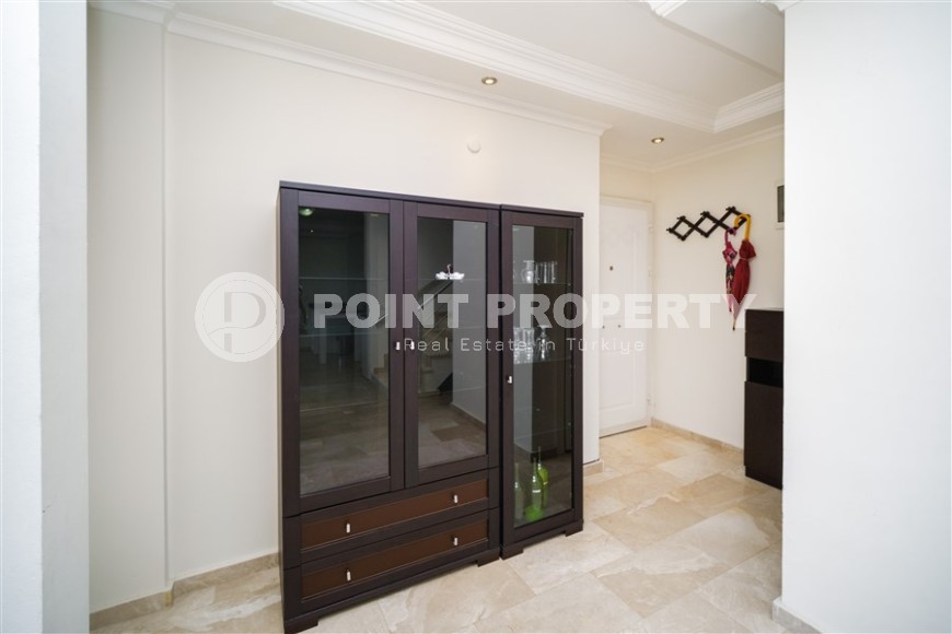 Атмосферная двухуровневая квартира на 4-м этаже с мансардой, с открытой панорамной террасой с видом на Торосские горы-id-5173-фото-6