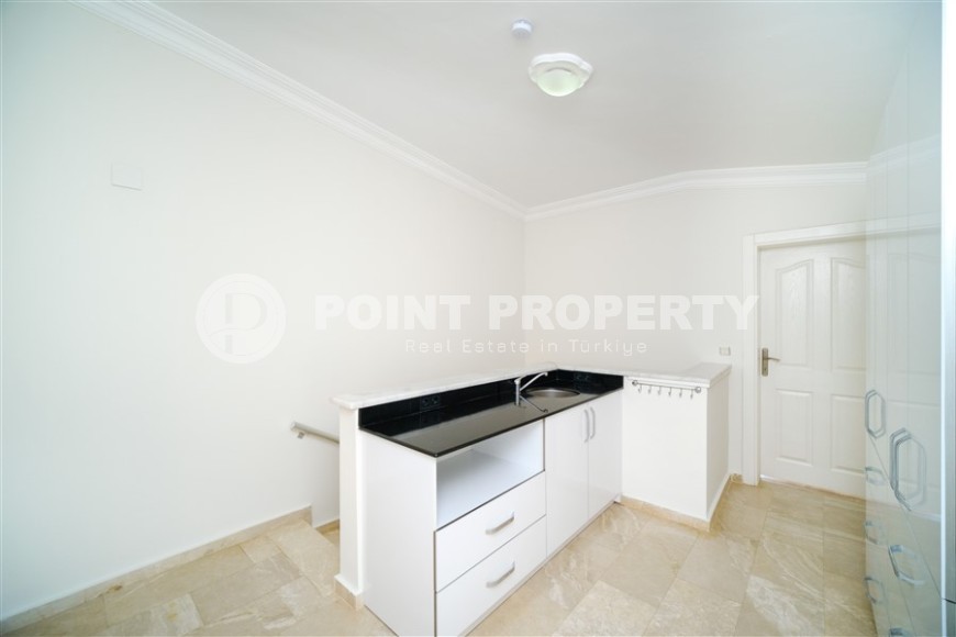 Атмосферная двухуровневая квартира на 4-м этаже с мансардой, с открытой панорамной террасой с видом на Торосские горы-id-5173-фото-7