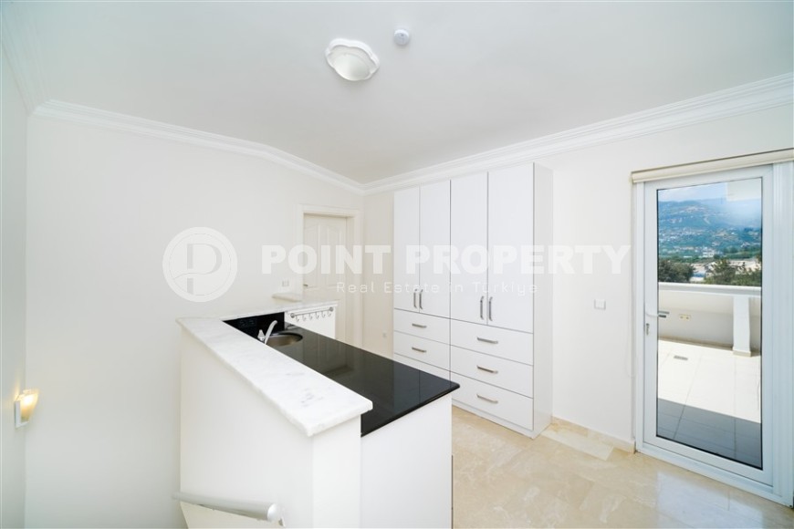 Атмосферная двухуровневая квартира на 4-м этаже с мансардой, с открытой панорамной террасой с видом на Торосские горы-id-5173-фото-8