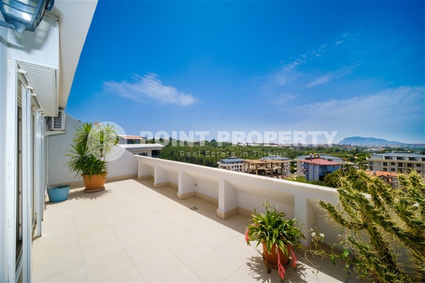 Атмосферная двухуровневая квартира на 4-м этаже с мансардой, с открытой панорамной террасой с видом на Торосские горы-id-5173-фото-24