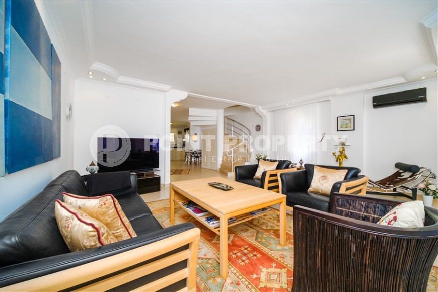 Меблированные двухуровневые апартаменты с тремя спальными комнатами в экологически чистом районе Аланьи - Бекташ-id-5178-фото-1