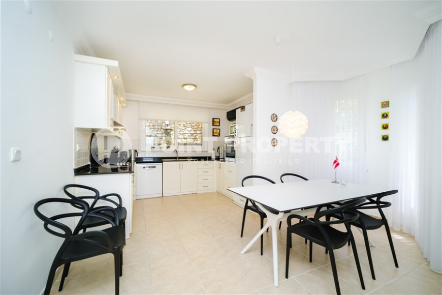 Меблированные двухуровневые апартаменты с тремя спальными комнатами в экологически чистом районе Аланьи - Бекташ-id-5178-фото-7