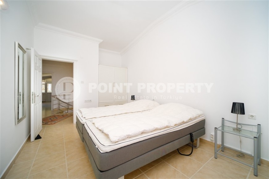 Меблированные двухуровневые апартаменты с тремя спальными комнатами в экологически чистом районе Аланьи - Бекташ-id-5178-фото-9