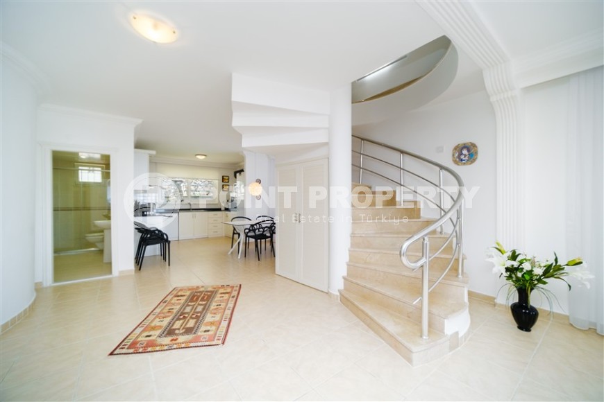 Меблированные двухуровневые апартаменты с тремя спальными комнатами в экологически чистом районе Аланьи - Бекташ-id-5178-фото-16