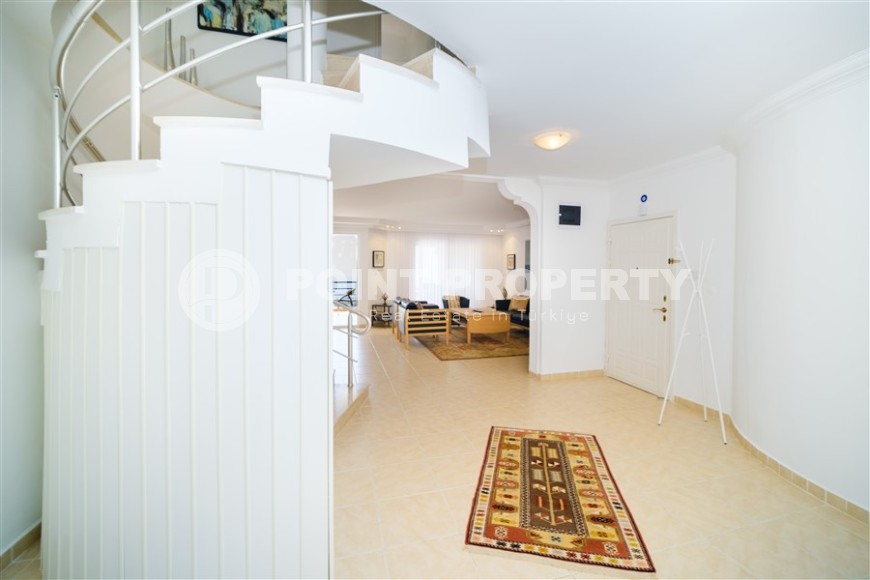 Меблированные двухуровневые апартаменты с тремя спальными комнатами в экологически чистом районе Аланьи - Бекташ-id-5178-фото-17