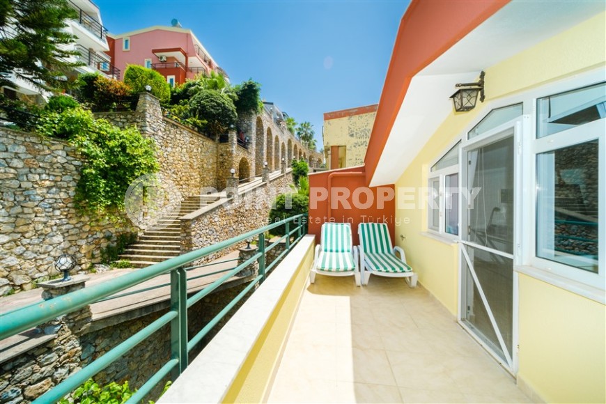 Меблированные двухуровневые апартаменты с тремя спальными комнатами в экологически чистом районе Аланьи - Бекташ-id-5178-фото-24