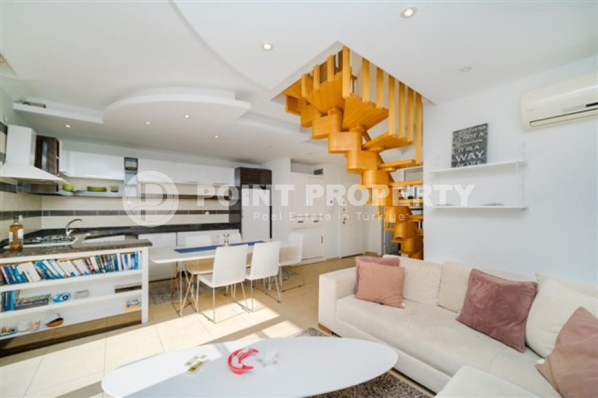 Прекрасная светлая двухуровневая квартира 3+1, общей площадью 140 м2, в самом центре Аланьи-id-5183-фото-2