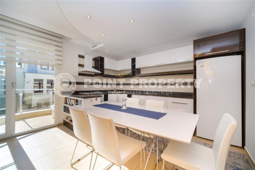 Прекрасная светлая двухуровневая квартира 3+1, общей площадью 140 м2, в самом центре Аланьи-id-5183-фото-4