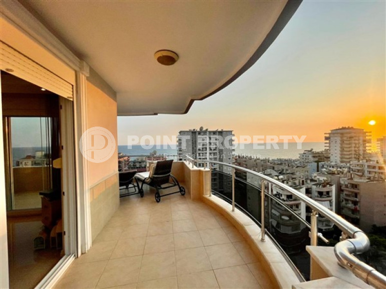 Apartment with a large terrace and incredible sea views. 125 sq.m.-id-1415-photo-8