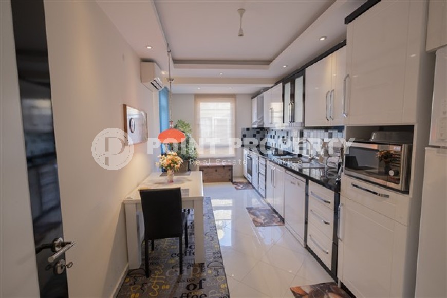 Двухуровнувые апартаменты с четырьмя спальными комнатами, отдельной кухней и видовой террасой, в центре города Аланья-id-5210-фото-4