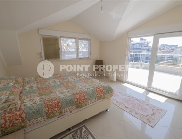 Двухуровнувые апартаменты с четырьмя спальными комнатами, отдельной кухней и видовой террасой, в центре города Аланья-id-5210-фото-5