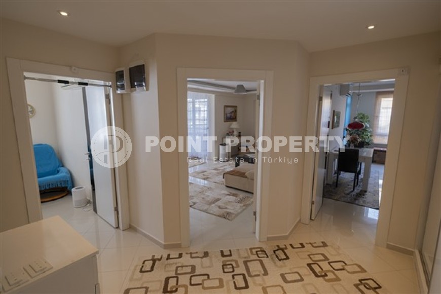 Двухуровнувые апартаменты с четырьмя спальными комнатами, отдельной кухней и видовой террасой, в центре города Аланья-id-5210-фото-10