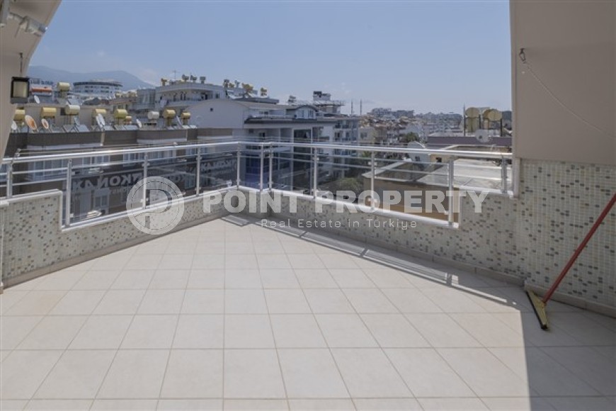 Двухуровнувые апартаменты с четырьмя спальными комнатами, отдельной кухней и видовой террасой, в центре города Аланья-id-5210-фото-17