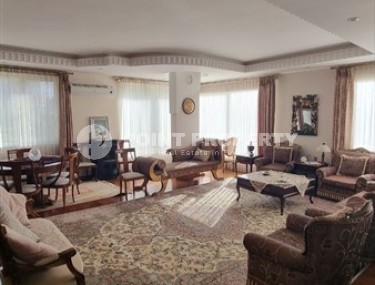 Comfortable apartment with four bedrooms in the center of Alanya-id-5218-photo-1