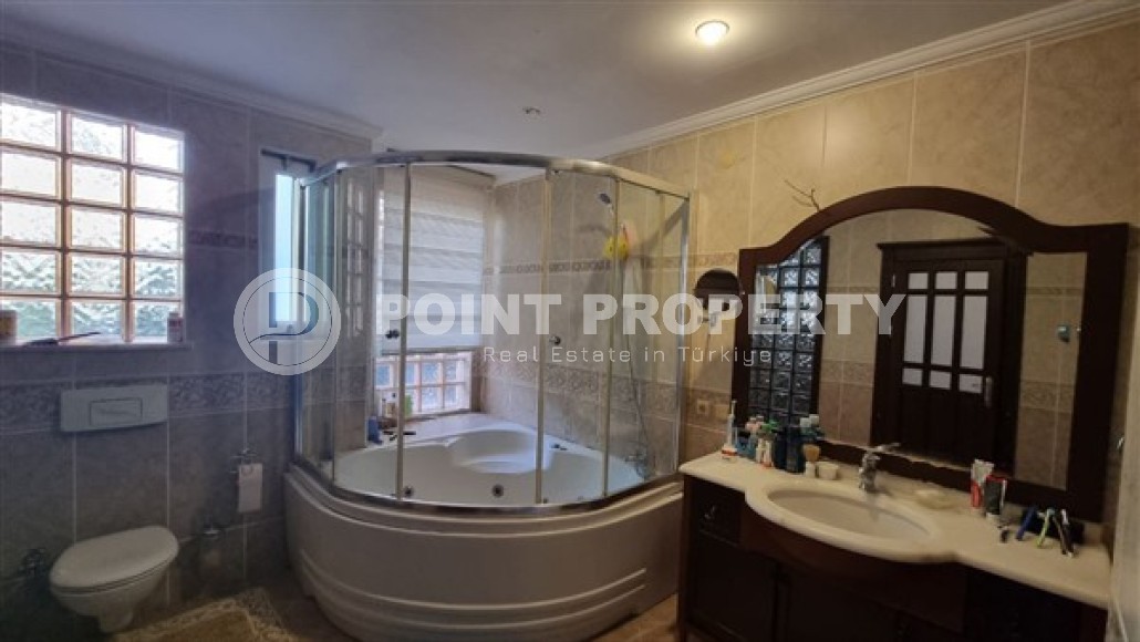 Comfortable apartment with four bedrooms in the center of Alanya-id-5218-photo-12