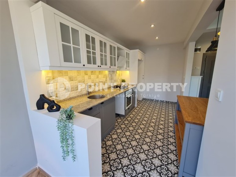 Stylish, bright apartment with two bedrooms and newly renovated, in the center of Alanya-id-5221-photo-3