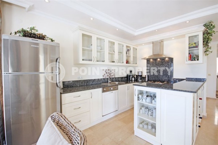 Вилла с пятью спальными комнатами с большой видовой террасой и видом на Средиземное море, в районе Каргыджак-id-5235-фото-3