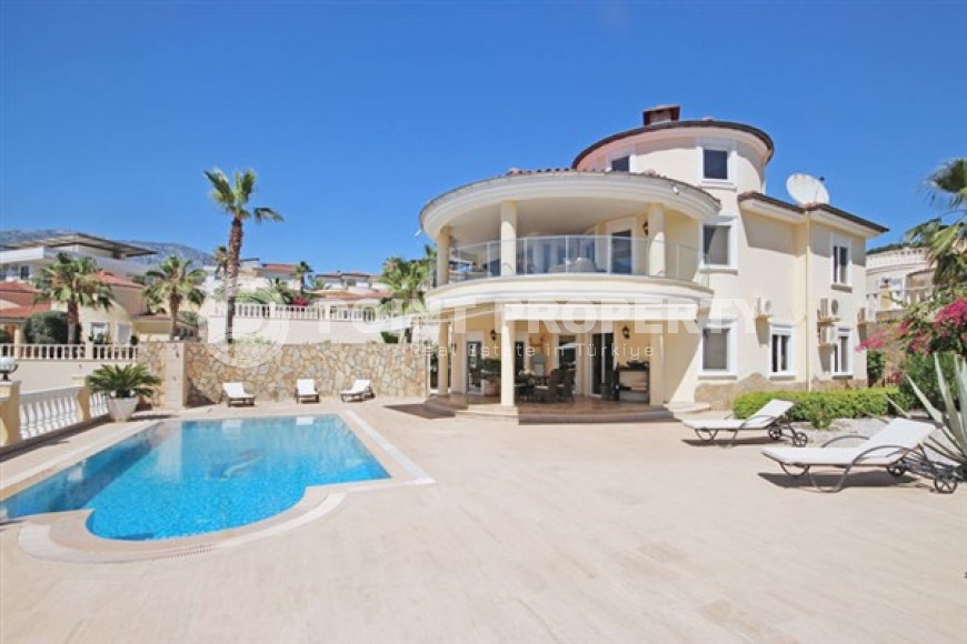 Вилла с пятью спальными комнатами с большой видовой террасой и видом на Средиземное море, в районе Каргыджак-id-5235-фото-6