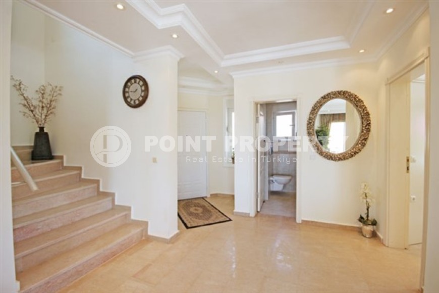 Вилла с пятью спальными комнатами с большой видовой террасой и видом на Средиземное море, в районе Каргыджак-id-5235-фото-7