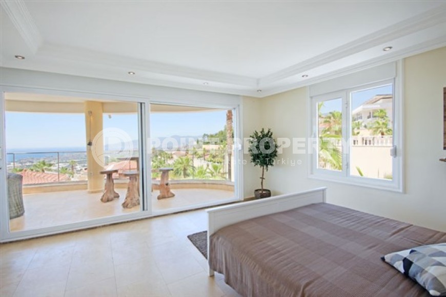 Вилла с пятью спальными комнатами с большой видовой террасой и видом на Средиземное море, в районе Каргыджак-id-5235-фото-11