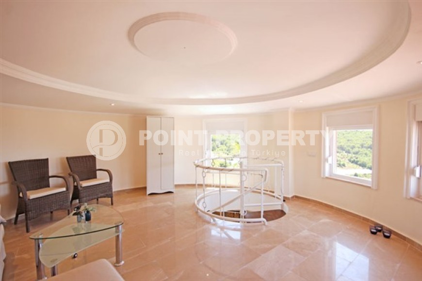 Вилла с пятью спальными комнатами с большой видовой террасой и видом на Средиземное море, в районе Каргыджак-id-5235-фото-13