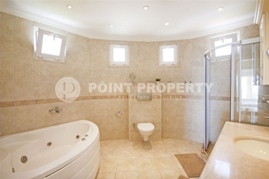 Вилла с пятью спальными комнатами с большой видовой террасой и видом на Средиземное море, в районе Каргыджак-id-5235-фото-14