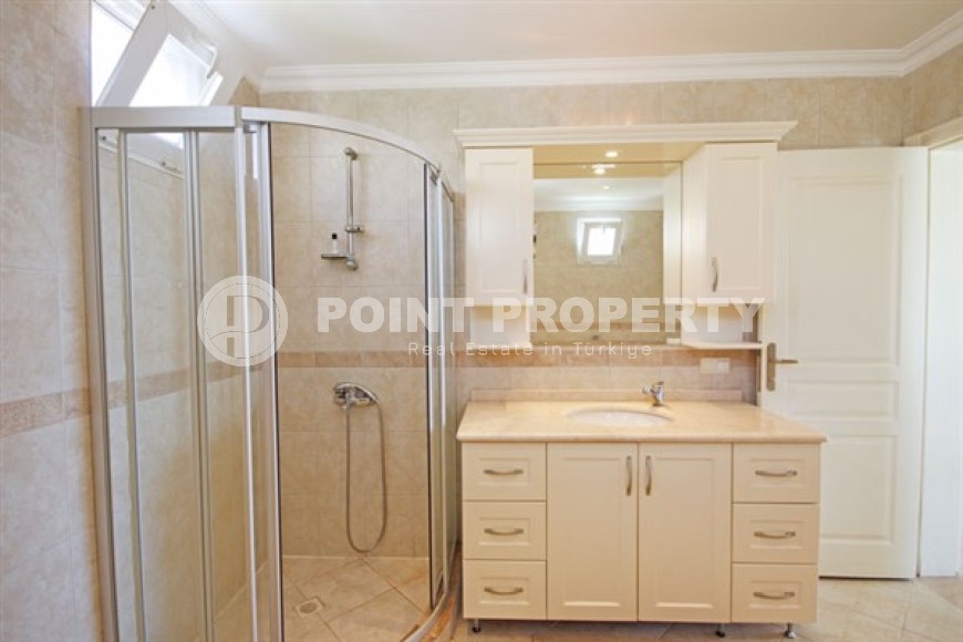 Вилла с пятью спальными комнатами с большой видовой террасой и видом на Средиземное море, в районе Каргыджак-id-5235-фото-15