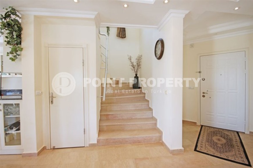 Вилла с пятью спальными комнатами с большой видовой террасой и видом на Средиземное море, в районе Каргыджак-id-5235-фото-16