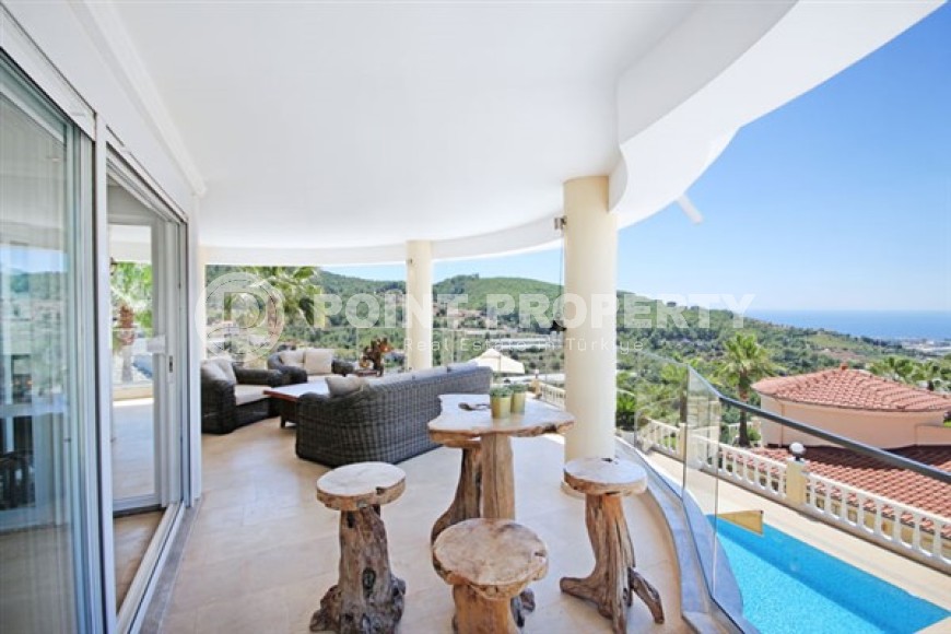 Вилла с пятью спальными комнатами с большой видовой террасой и видом на Средиземное море, в районе Каргыджак-id-5235-фото-17