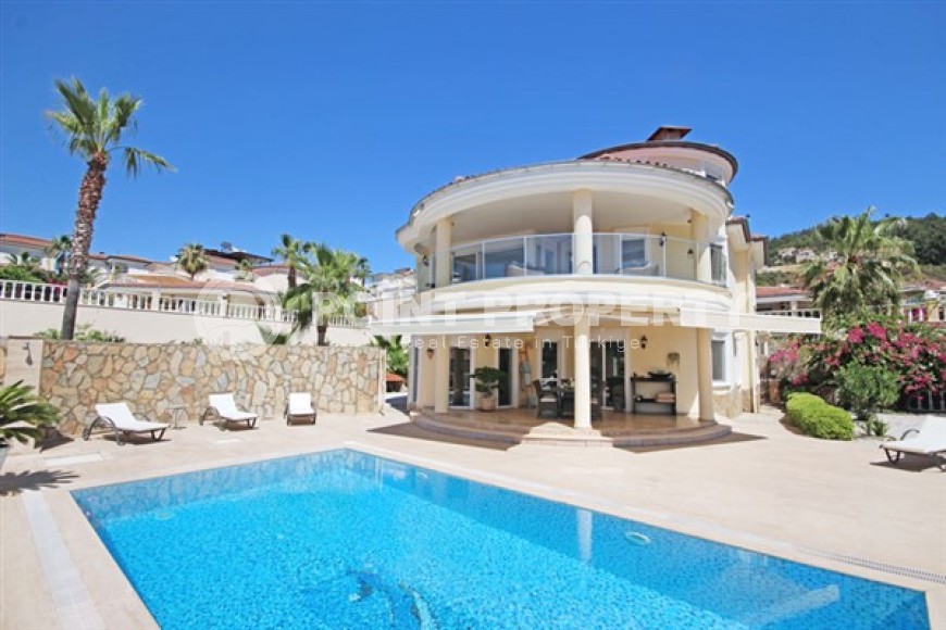 Вилла с пятью спальными комнатами с большой видовой террасой и видом на Средиземное море, в районе Каргыджак-id-5235-фото-21