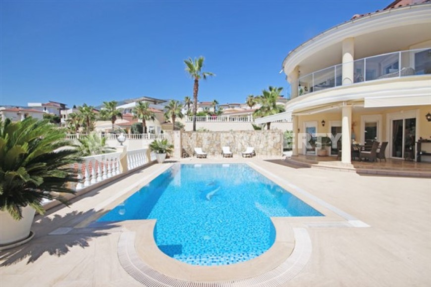 Вилла с пятью спальными комнатами с большой видовой террасой и видом на Средиземное море, в районе Каргыджак-id-5235-фото-22