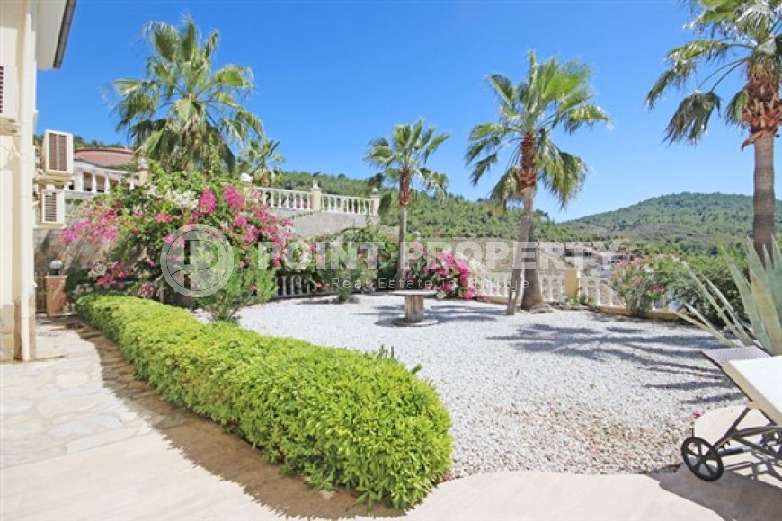 Вилла с пятью спальными комнатами с большой видовой террасой и видом на Средиземное море, в районе Каргыджак-id-5235-фото-24