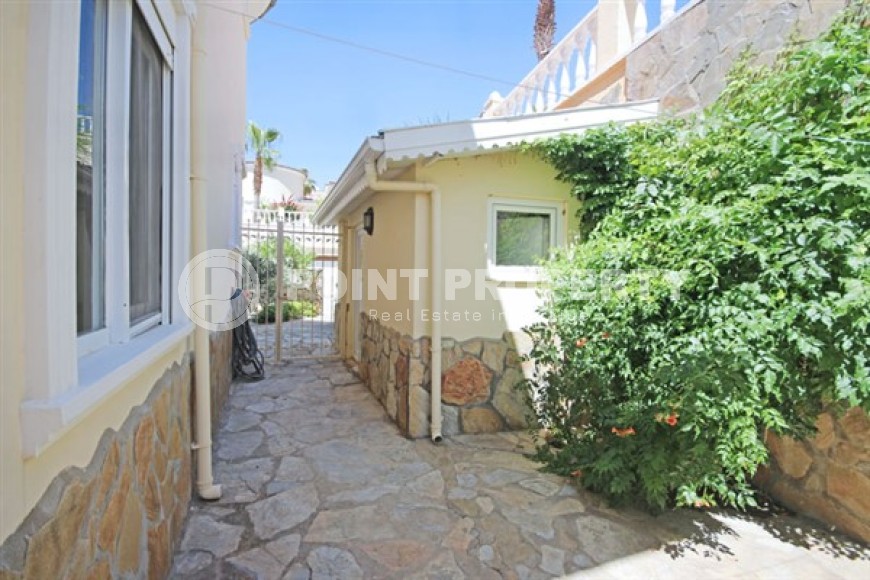 Вилла с пятью спальными комнатами с большой видовой террасой и видом на Средиземное море, в районе Каргыджак-id-5235-фото-27