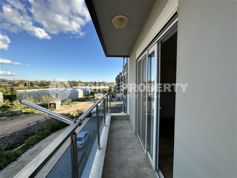 Bright, unfurnished apartment with two bedrooms and a separate kitchen, with the possibility of obtaining citizenship, in the upper Oba area-id-5245-photo-13