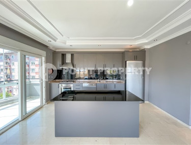 Spacious three-room apartment, 110 m², renovated in a complex with infrastructure in the center of Alanya-id-1421-photo-3